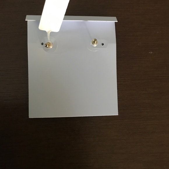 Kendra Scott earrings - Picture 2 of 2